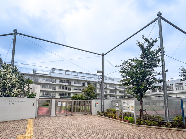 令和小学校まで約800m(徒歩10分)