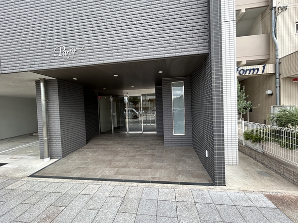 【パルティール御器所】エントランス