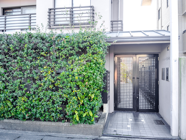 【シンフォニー宝ヶ池】エントランス