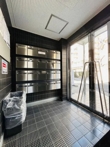 【ドルチェカストル南烏山】エントランス 【ドルチェカストル南烏山】エントランス