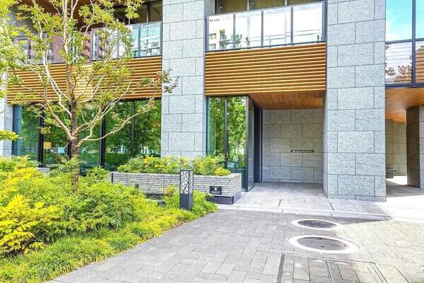 【プラウドタワー芝浦】エントランスアプローチ1