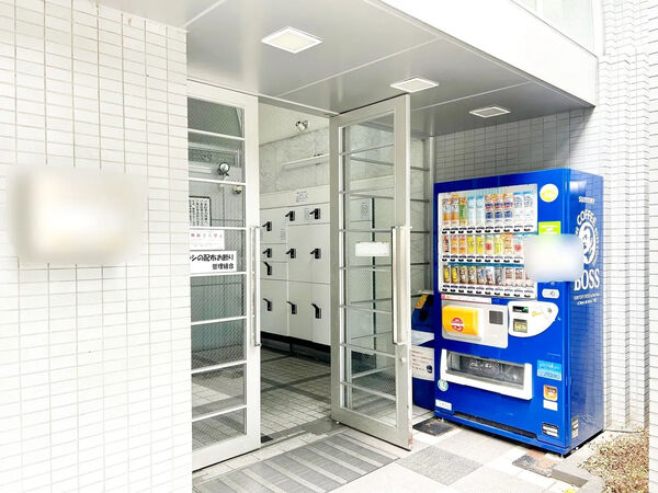 【コスモフォーラム四条】エントランス１（宅配ボックス有）