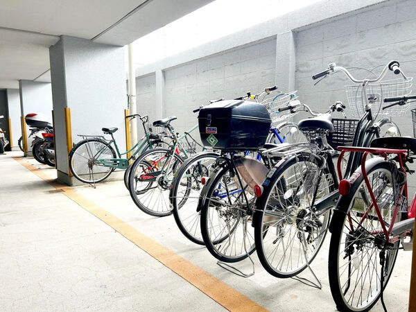 【コスモフォーラム四条】共用部分（駐輪場）