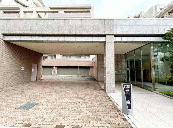 【グランリビオ宮の森】エントランス1