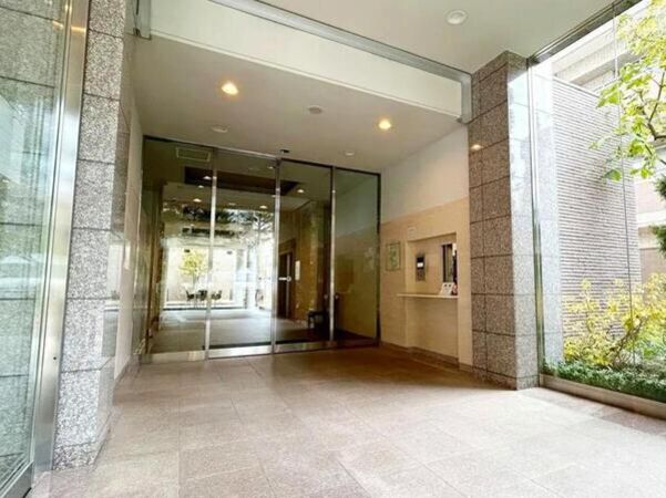 【グランリビオ宮の森】エントランス2