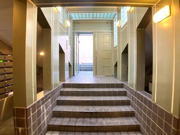 【ナイスステージ国見ヶ丘】エントランス1 【ナイスステージ国見ヶ丘】エントランス1