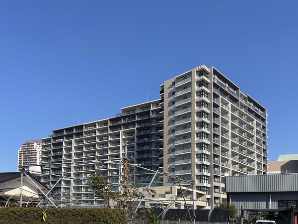 【スカイプラザ・ユーカリが丘ゲートフロント】外観