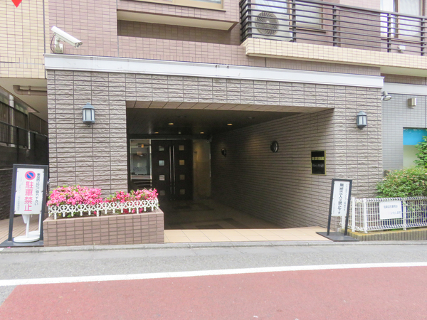 【グランシーン明大前】エントランス