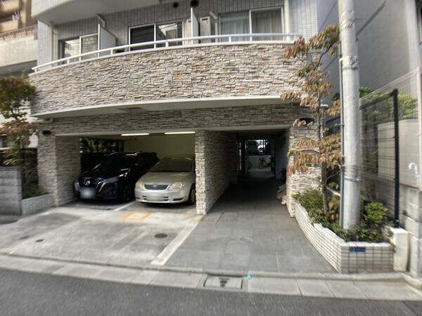 【プレールドゥーク木場親水公園】駐車場