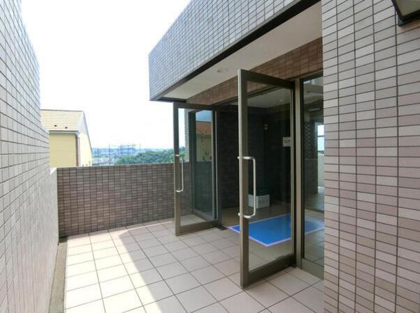 【アーウィン戸塚ヒルズ】エントランス