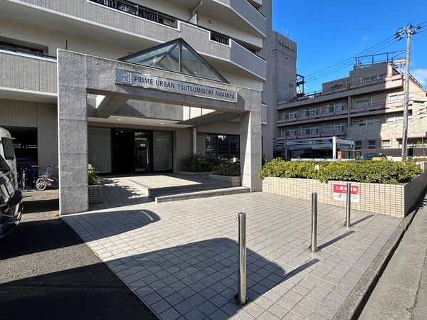 【エスバイエルマンション雨宮】エントランスアプローチ