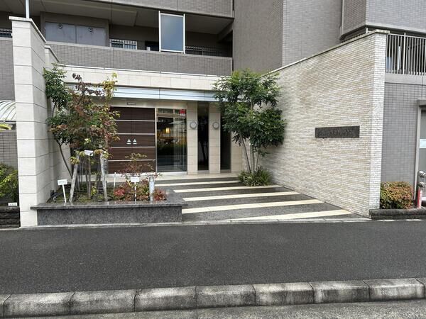 【ポレスター緑井】エントランス