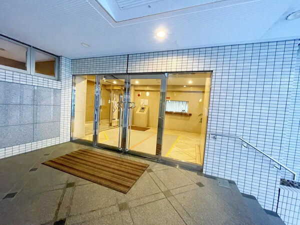 【アジュール宝塚南口】エントランス