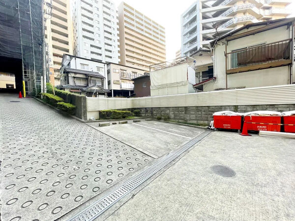 【アジュール宝塚南口】駐車場 【アジュール宝塚南口】駐車場