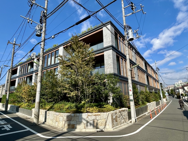 【ブランズ自由が丘】外観 エントランス裏側 【ブランズ自由が丘】外観 エントランス裏側