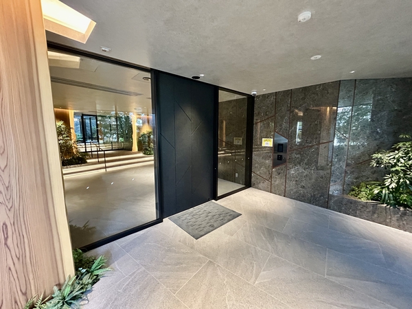 【ブランズ自由が丘】エントランス 【ブランズ自由が丘】エントランス