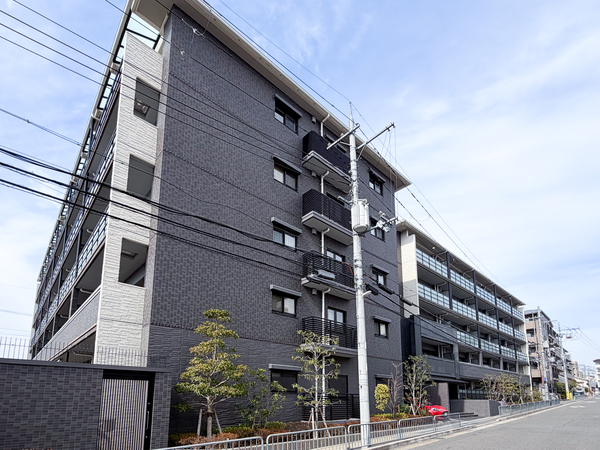 【プレサンスロジェ伏見桃山】外観