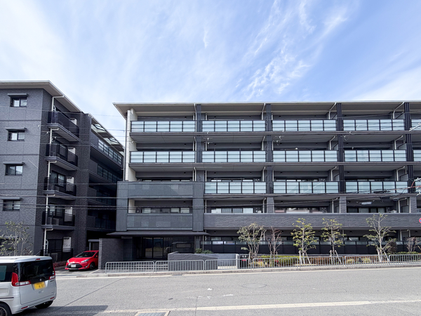 【プレサンスロジェ伏見桃山】外観