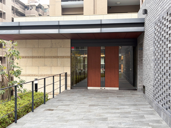 【サンメゾン北千里古江台】エントランス