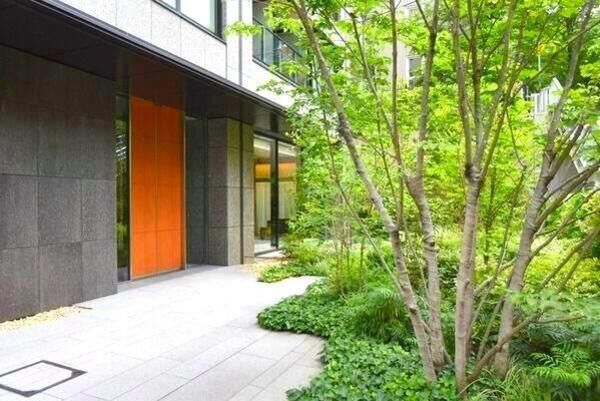 【パークコート赤坂桜坂】エントランスアプローチ