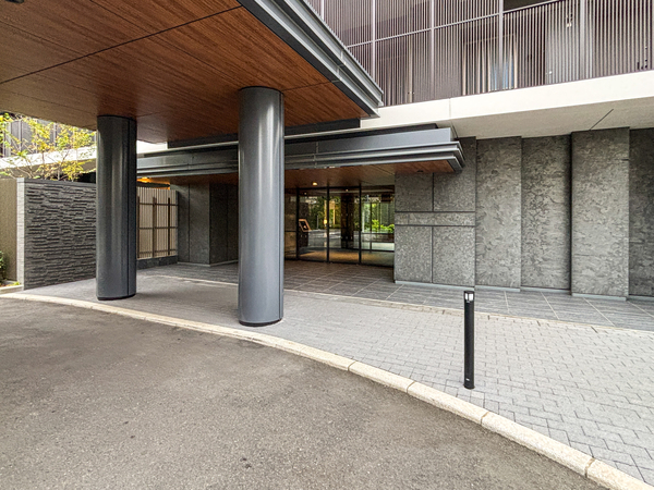 【ザ・パークハウス横浜川和町ガーデン】エントランス 【ザ・パークハウス横浜川和町ガーデン】エントランス