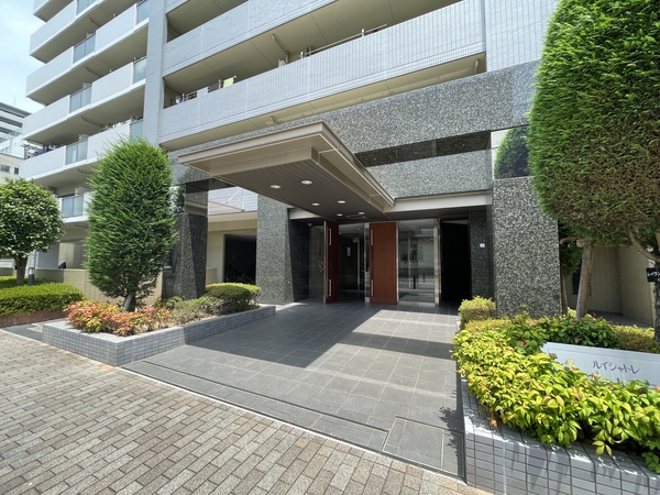 【ルイシャトレ北大阪】エントランス