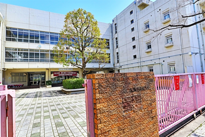 板橋区立志村第五中学校まで徒歩3分（約240ｍ）