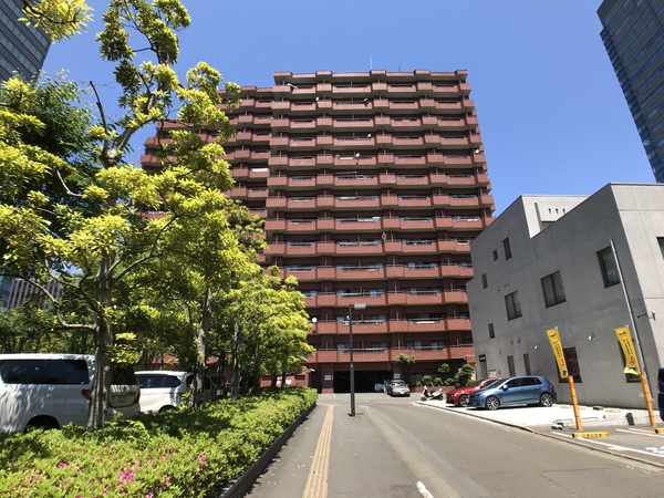 【ライオンズマンション本町第２】外観写真