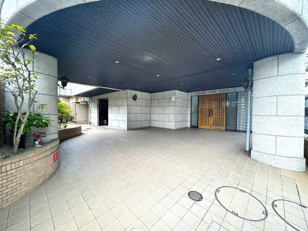 【ガーデンビュー中山中】エントランス