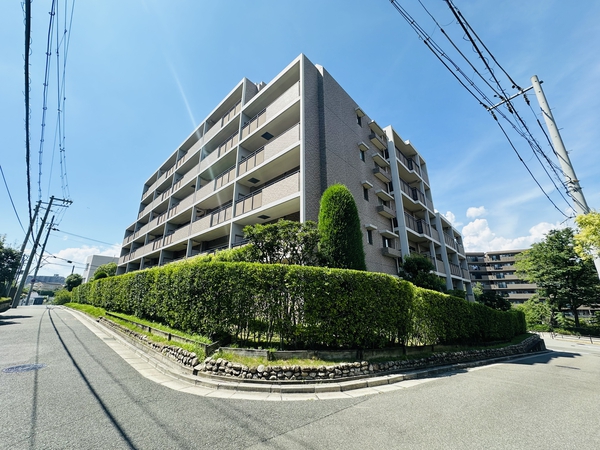 【ステラヒルズ千里山星が丘】外観