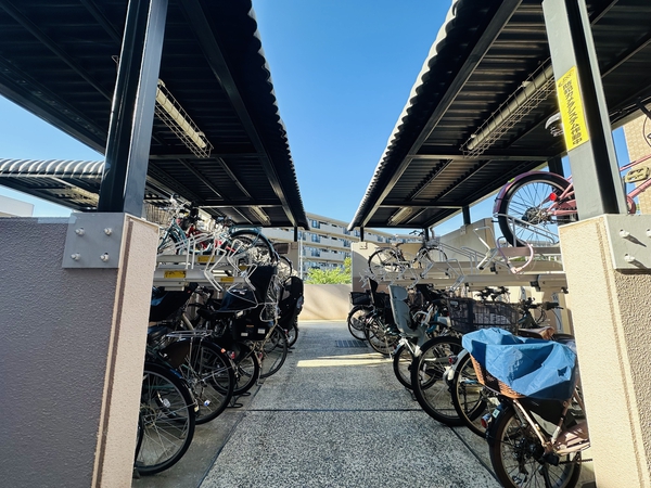 【ステラヒルズ千里山星が丘】駐輪場