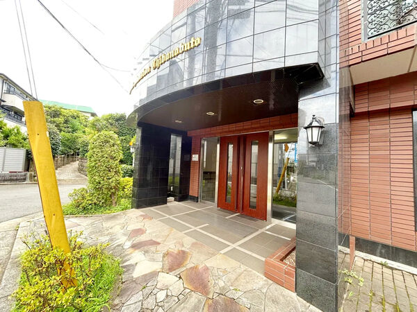 【ライオンズマンション千葉登戸】エントランス1
