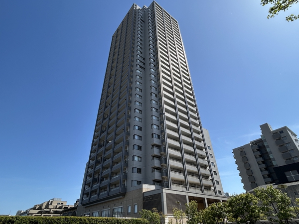 【代官山アドレス】「自由の女神島」を手がけた、ロバート・ザイオン氏がランドスケープデザインを担当。 【代官山アドレス】「自由の女神島」を手がけた、ロバート・ザイオン氏がランドスケープデザインを担当。