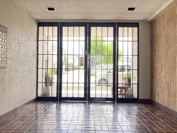 【マンハイム桂】エントランス