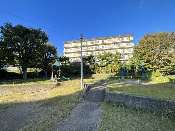 【西小中台団地】28号棟 外観 【西小中台団地】28号棟 外観