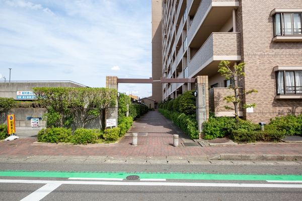 【ヒューマンアイランド岩倉】エントランスゲート