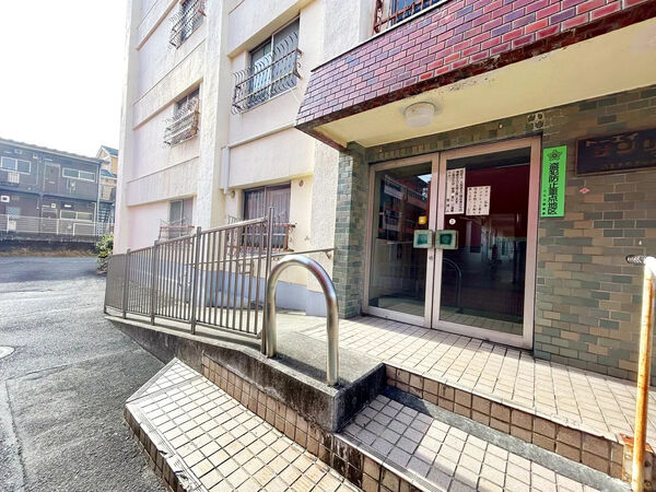 【トーエイサンリットマンション】エントランス