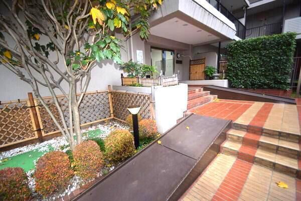 【佃スカイハイツ】エントランスアプローチ1