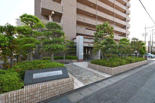 【アルファステイツ倉敷駅前公園通りⅡ】エントランス 【アルファステイツ倉敷駅前公園通りⅡ】エントランス