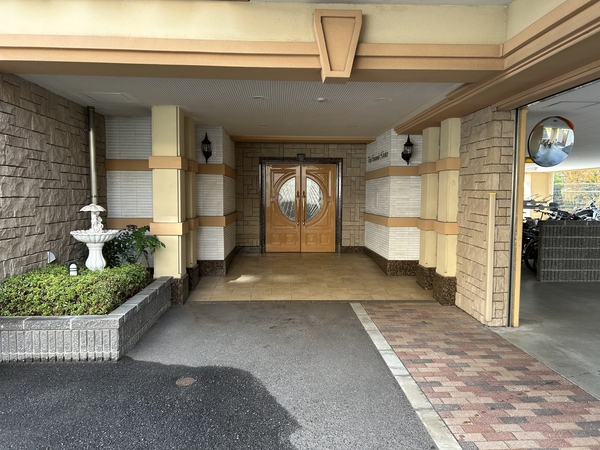 【ヴェルディ毘沙門台弐番館】エントランス