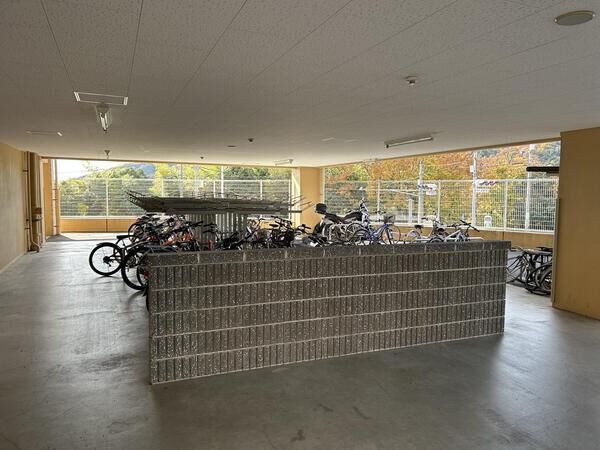 【ヴェルディ毘沙門台弐番館】駐輪場