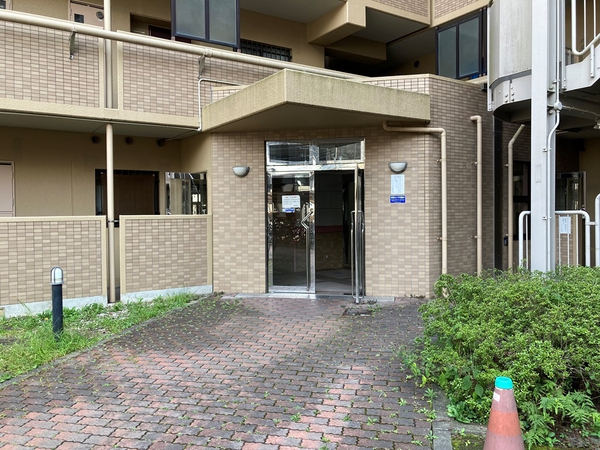 【ラルシティ白鳥弐番館】エントランスアプローチ