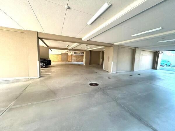 (駐車場) (駐車場)