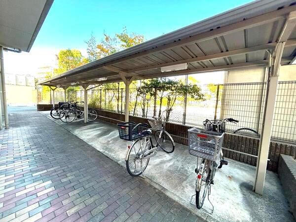 (駐輪場) (駐輪場)