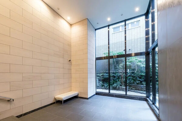 【ザ・パークハウス三番町テラス】エントランス