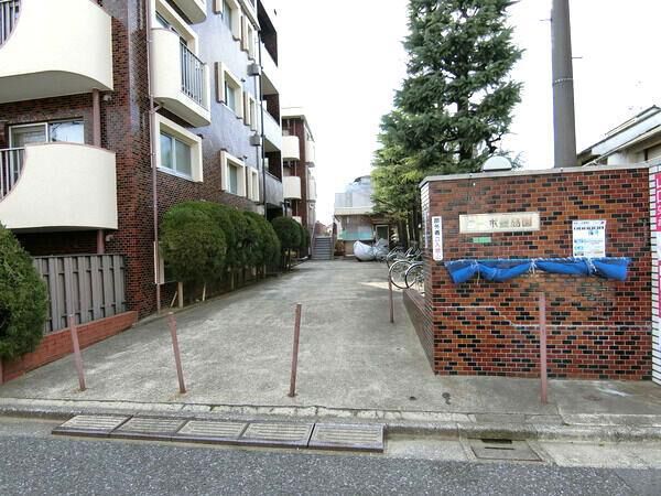 【コーポ豊島園】エントランスアプローチ