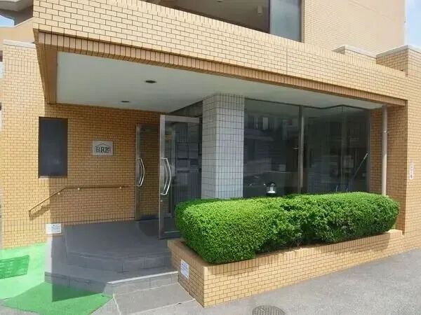 【ペルル中山南】エントランス