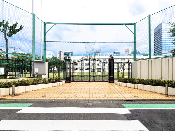 幡代小学校まで約180m(徒歩3分)