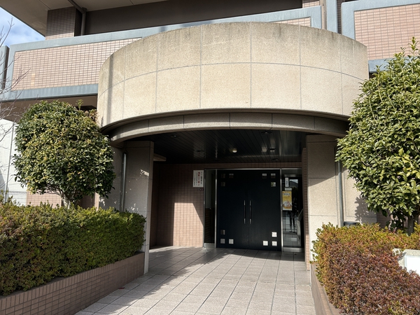 【アービング鶴見緑地公園】エントランス