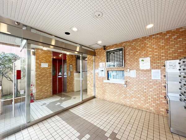 【ライオンズマンション池袋要町第2】エントランス